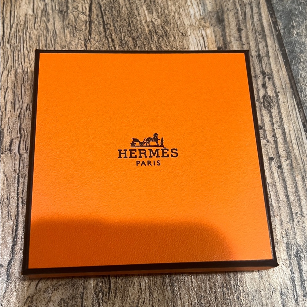 Hermes Gift Storage Box - Picture 3 of 14